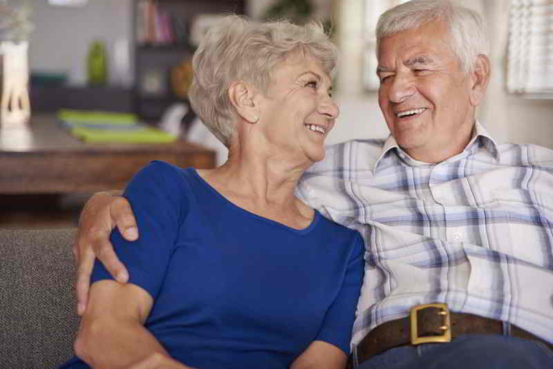 happy-senior-couple-on-te-sofa-2021-08-26-20-15-48-utc+